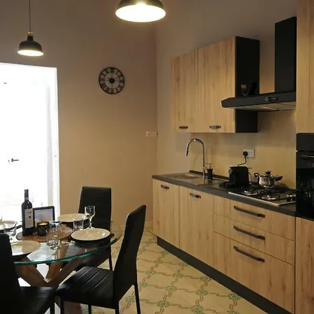 Number 28 - The House With The Blue Door Сasa de vacaciones *