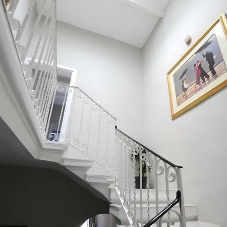 Сasa de vacaciones Number 28 - The House With The Blue Door